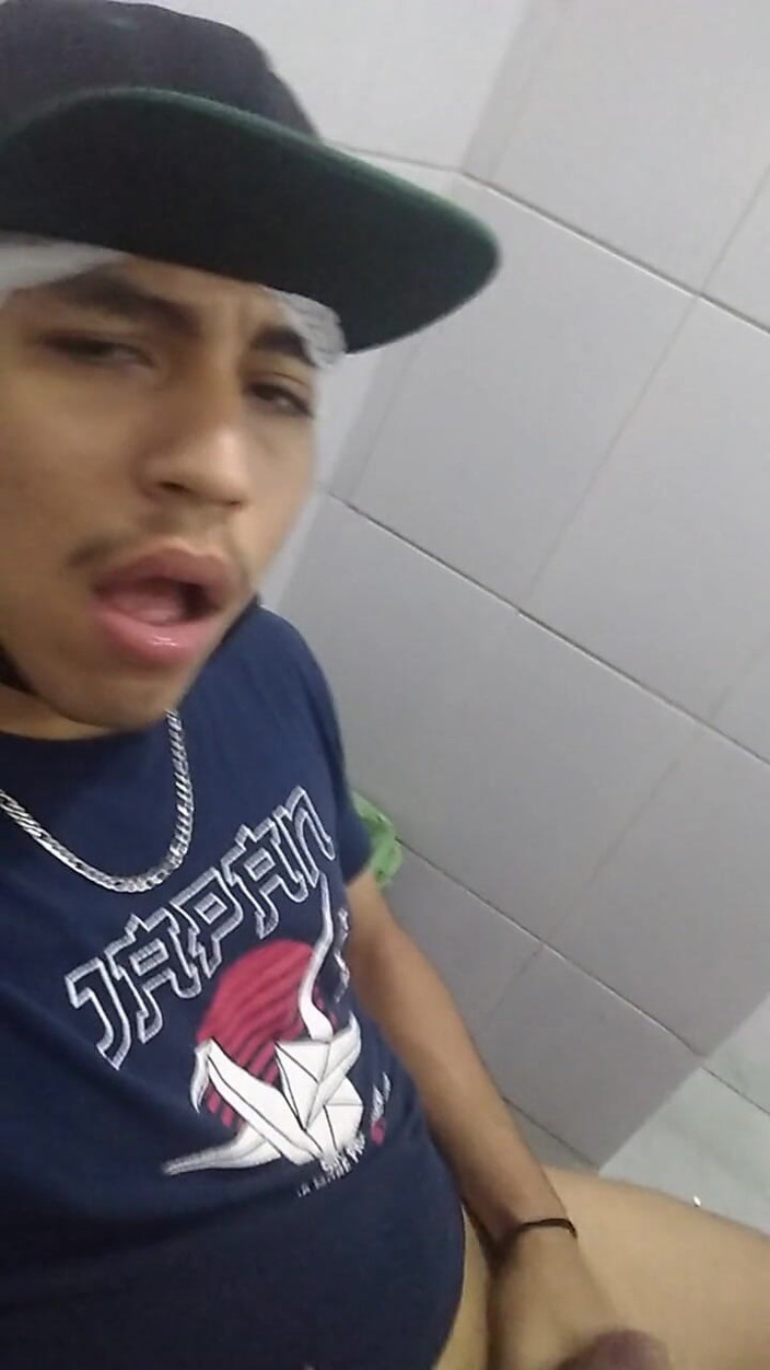 AlexAlejandro13: 공중 화장실에 조금 가자