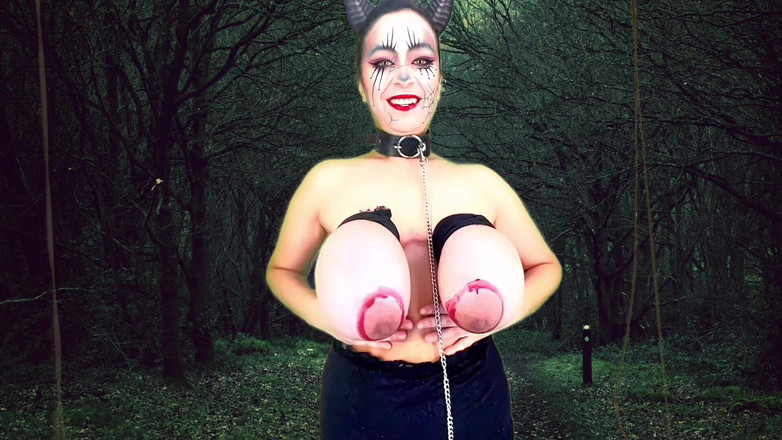 VeeVee Vixen: Udderly Maleficent