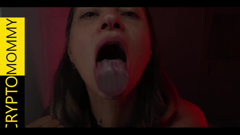 Crypto Mommy: MILF rimming deepthroat Boulející oči