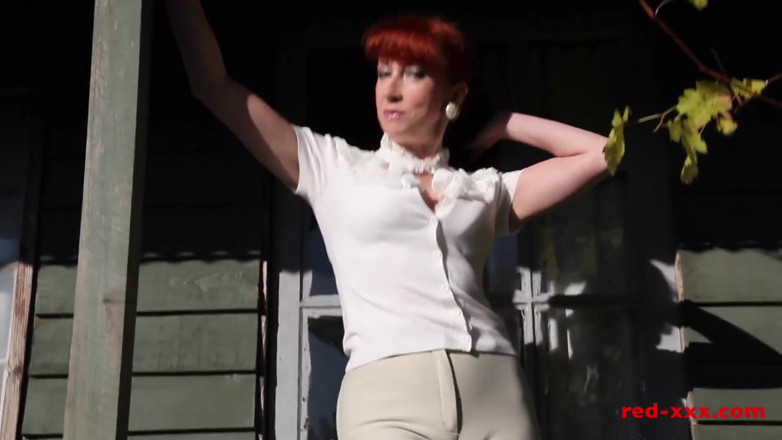 RedXXX: Une maîtresse rouge !