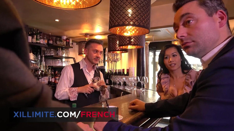 French girls at work: Superba asiatică brunetă Fench futută anal în bucătăria barului