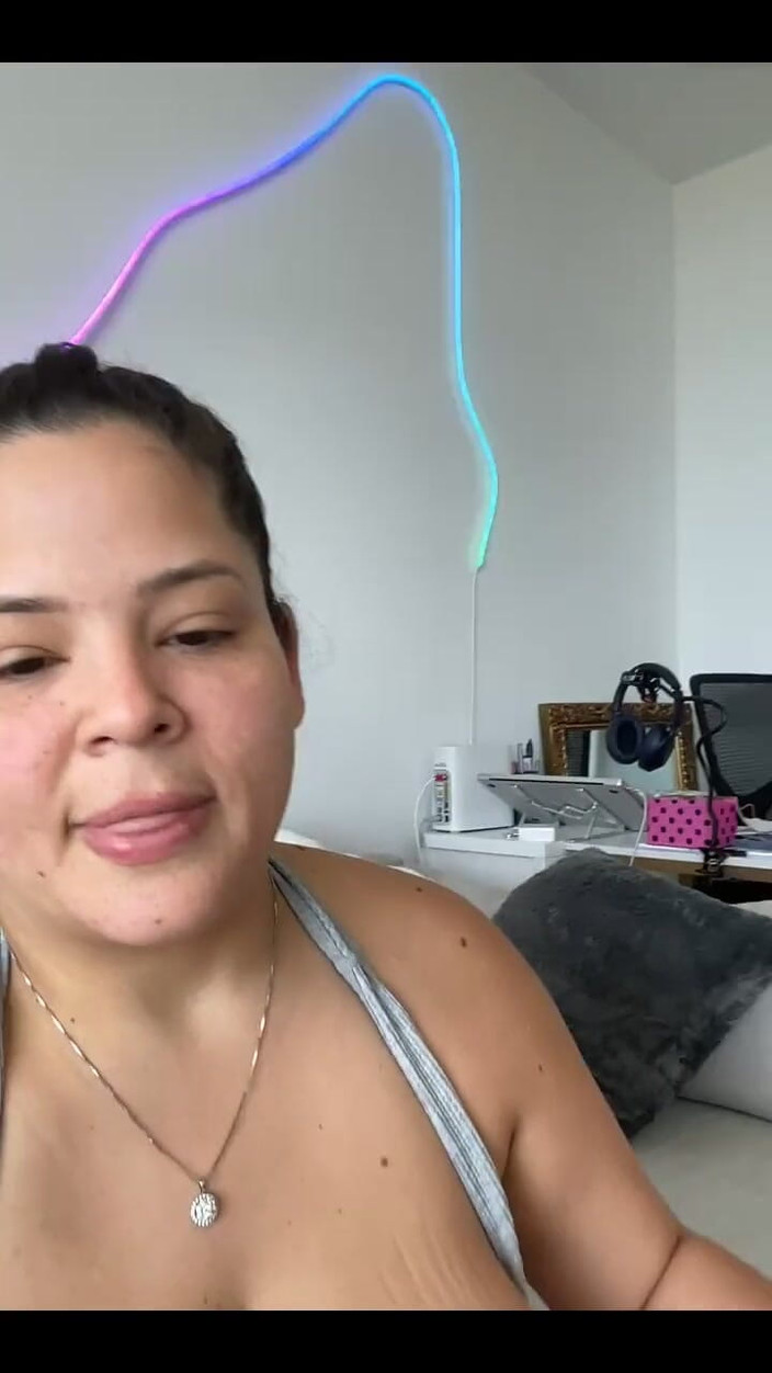 Dani Valentina: Baby! Hier is mijn livestream