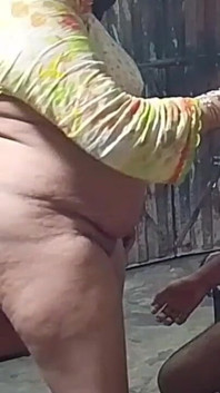 Quente tia seduz jovem garoto paquistanês