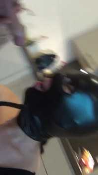 Ragazza universitaria olandese ingoia cazzo e sperma