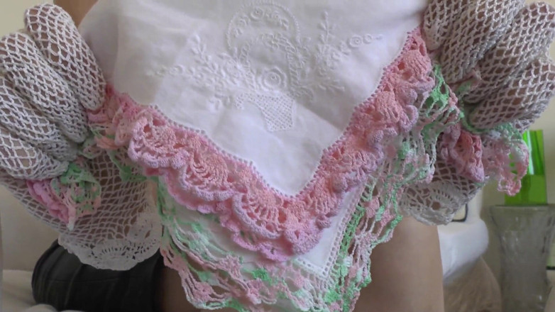 Lady Victoria Valente: วันของคุณดมกลิ่นผ้าเช็ดหน้าวินเทจ ตอนที่ 2 เลดี้วิคตอเรียวาเลนเต้