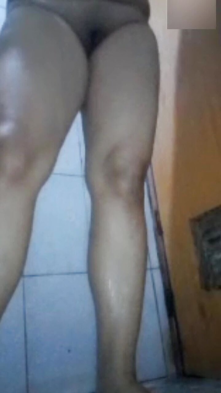 Carol Rayos De Guzman: Videochiamata sesso in bagno con voi ragazze