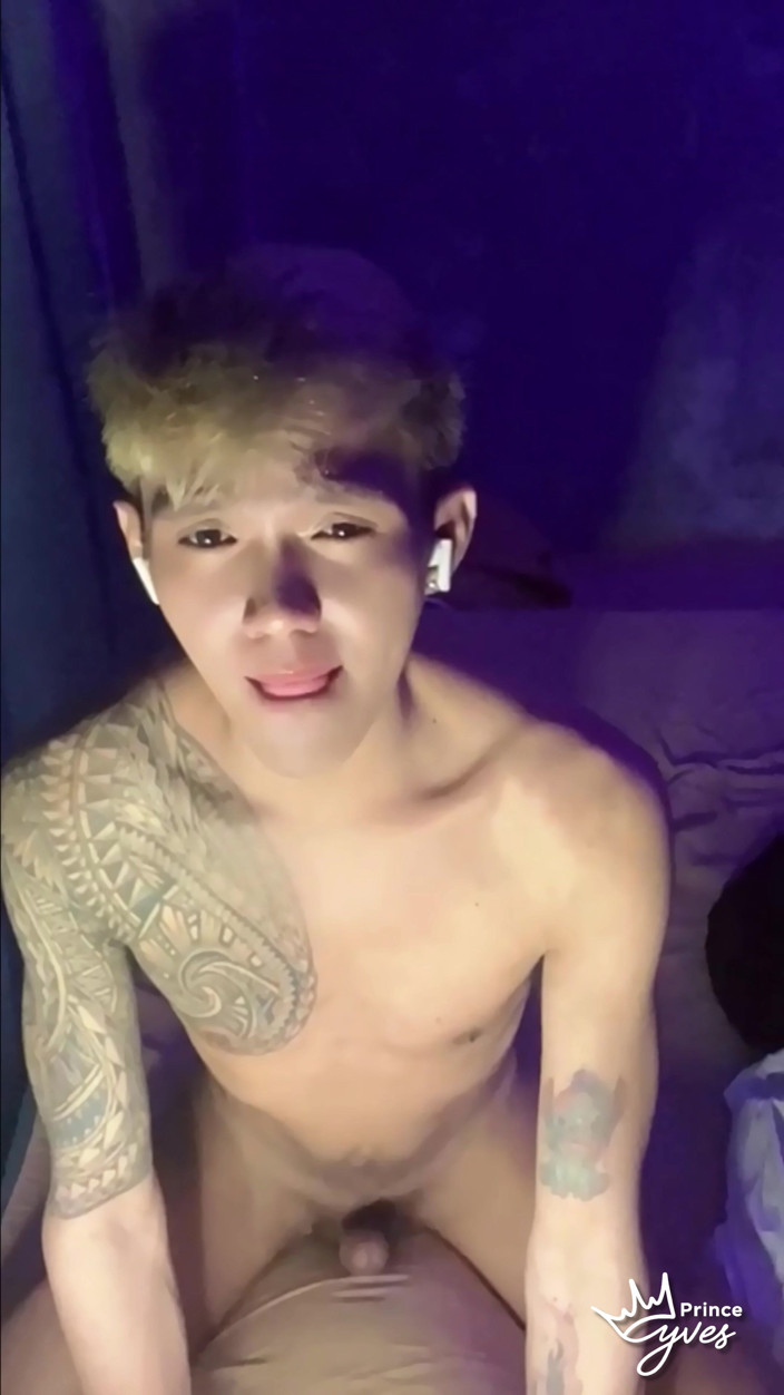 Prince-Yves: Philippinischer inked, geiler twink, neckt und masturbiert, bis er kommt