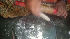 Desi Sathiya: 性感纱丽阿姨的胸部