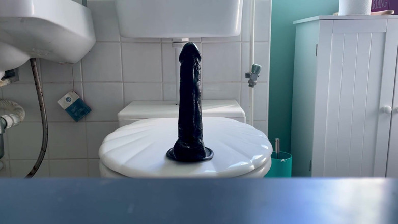 Sissy anal fun: Pvc etek üzerinde azgın