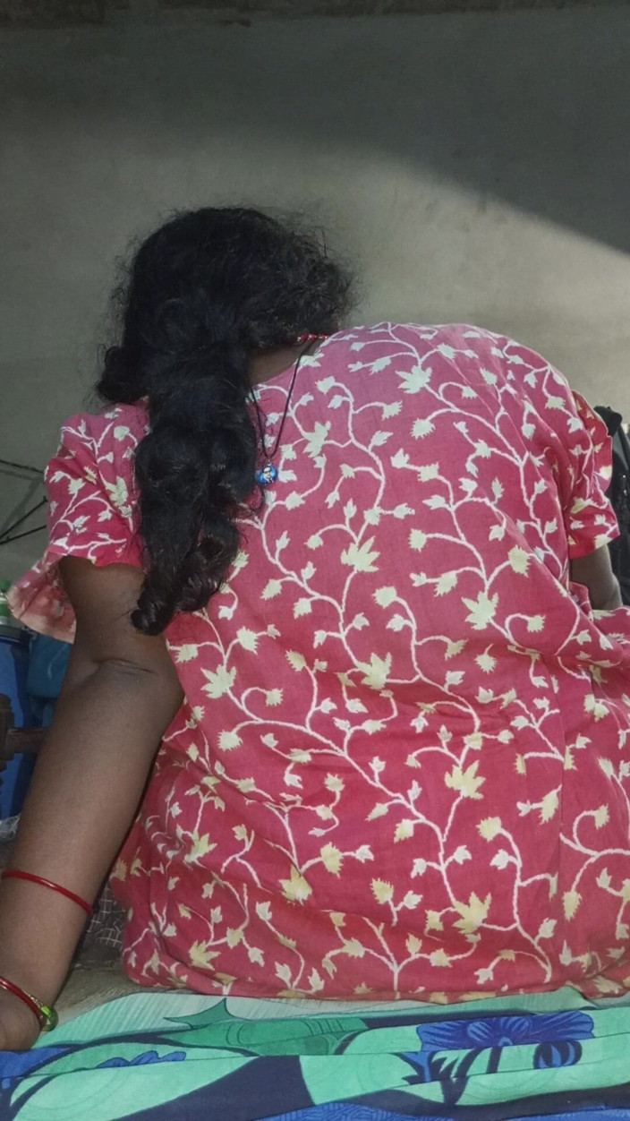 Auntixxx69: Adoro scopare mia zia nuda, i suoi seni sono molto...