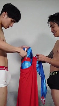 Odgrywanie roli w kostiumie Superman X Spiderman