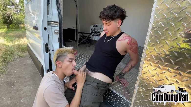 Cum Dump Van: Pego chupando pau grande, chupando porra