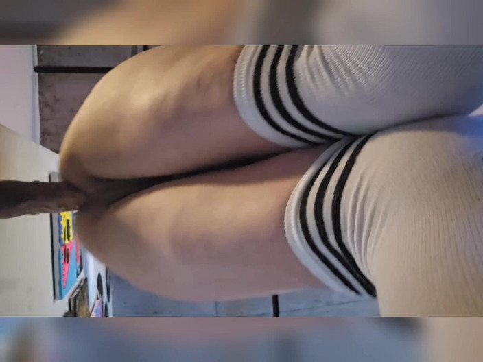 August Harper: Девушка-транс August Harper проигрывает пари в плей-офф и трахает себя