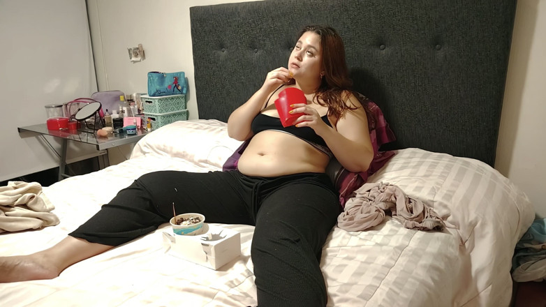 Nicole Passat: Nicole’s Soft Belly Feast - Fries, Ice Cream &amp; Thick Curves
