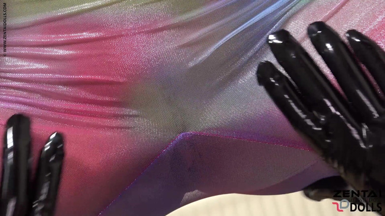 Watch4fetish: Plassen in Zentai-spandex