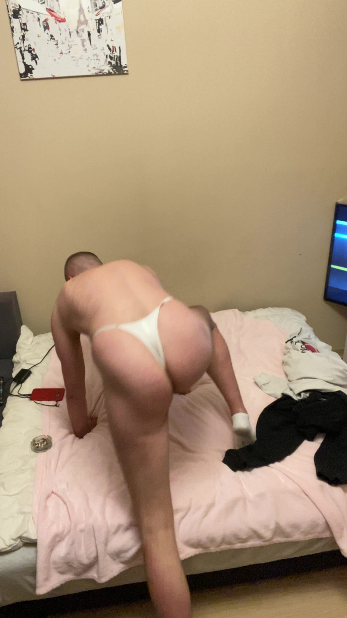Barti Rede: In zijn witte sexy string