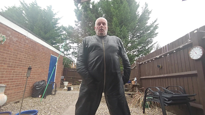 Leatherman63: Branlette dehors