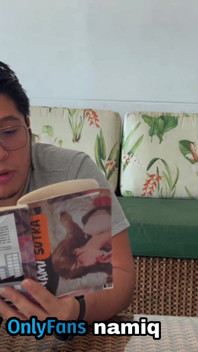 Namisutra Saya menemukan buku fantasi dengan teman kutu buku saya dan dia memenuhi semuanya
