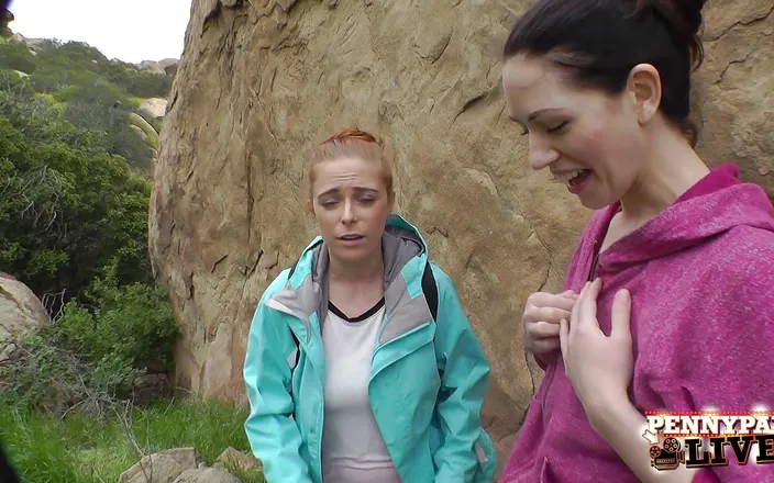 Penny Pax: Alex Legenda najde Penny Pax a Sarah Shevon turistiku a...