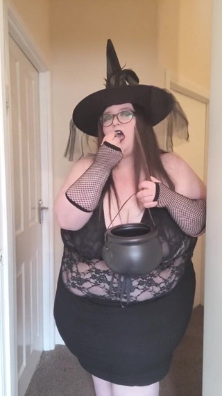 SSBBWLadyBrads: Tlustá ssbbw bully čarodějnice