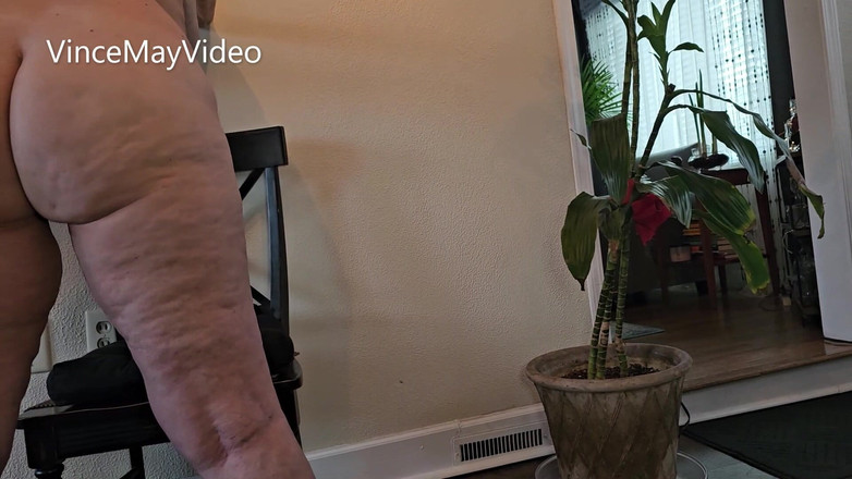 VinceMayVideo: Bir nine, bir sandalye, bir dölleme