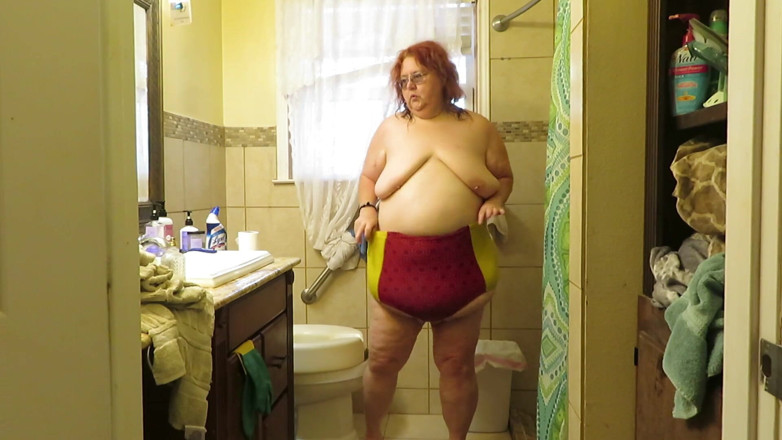 BBW nurse Vicki adventures with friends: Gorąca spocona mokra Pielęgniarka Naighty Vicki rozbiera się z kostiumu...