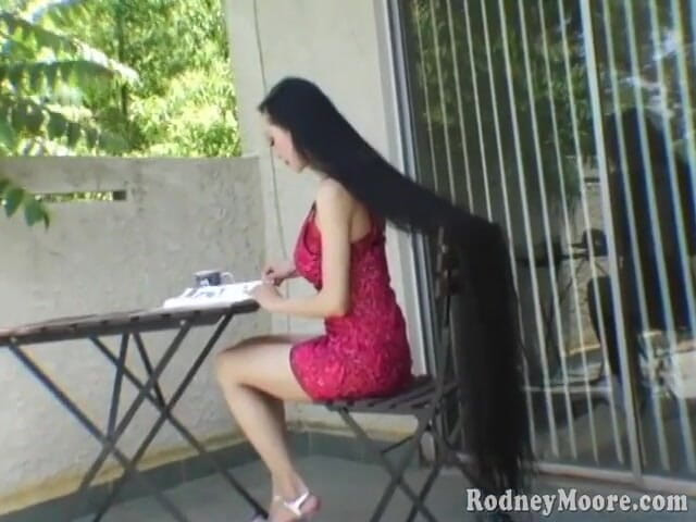 Rodney Moore: Asiática pequena milf recebe um pau grande na buceta pequenininha