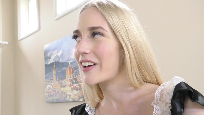 Perv Milfs n Teens: Emma Starletto hunkert naar de grote pik van haar vriendjes...