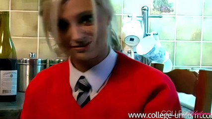 College Uniform: Meklaina-interview met Meklaina