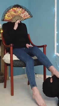 Worshiping the feet of a girl in blue jeans