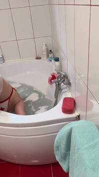 Atem hält unter wasser, während ich mich zum kommen bringe