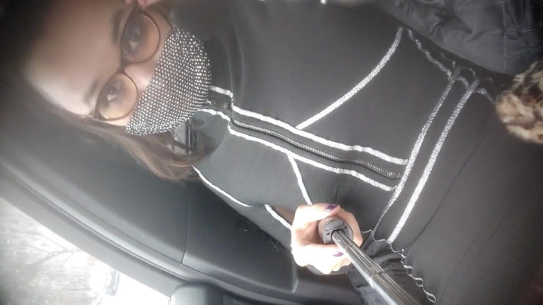 Ponny Letany: Seksowna shemale azjatka maminsynek bawi się swoim nowym selfiepod