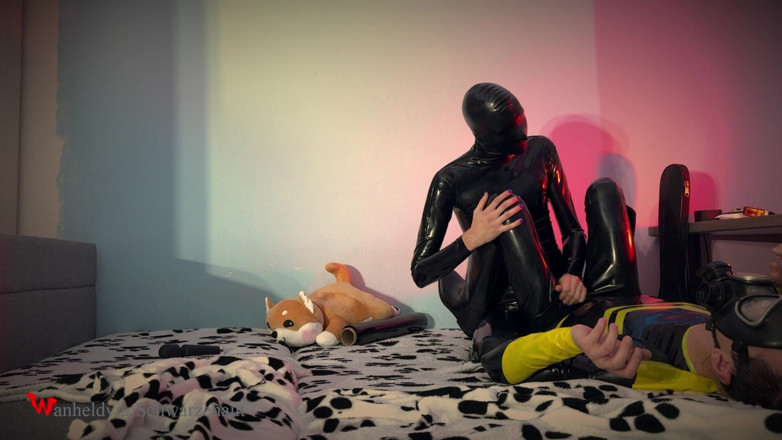 Wanheldvig: Latex Drone Session Gas Mask, Socks Fetish &amp; Passionate Switch Play