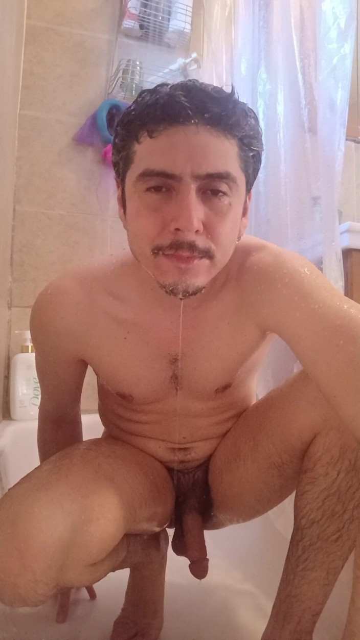 TabascoJake: Handsome Man Explodes Thick Cum in the Bathtube