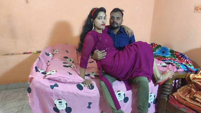 Sona bhabhi: Zadzwoń do dziewczyny swojego przyjaciela do pokoju i baw się...