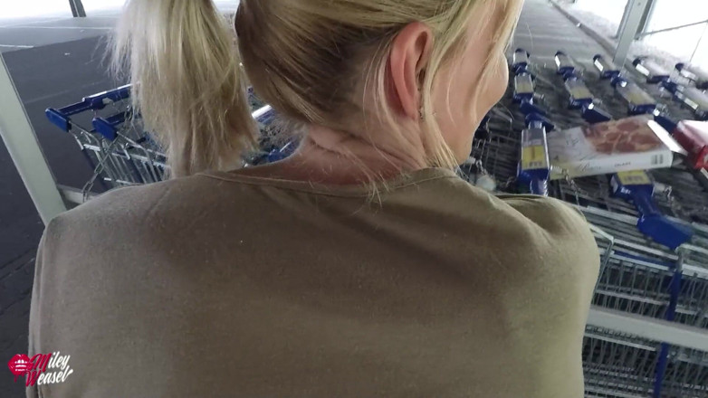 Miley Weasel: 뻔뻔함!! 낯선 남자가 공개적으로 내 엉덩이를 박아준다!!