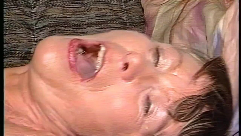 VintageXMovies: Tante seksi ini dientot habis-habisan di sofa kecil