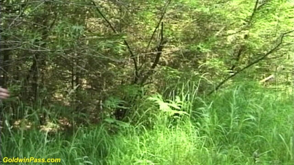 Goldwin pass: Una selvaggia orgia a tre tedesca nella foresta