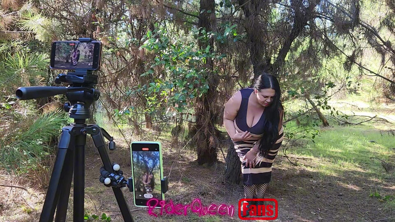 Riderqueen BBW Step Mom Latina Ebony: Riderqueen Sám venku