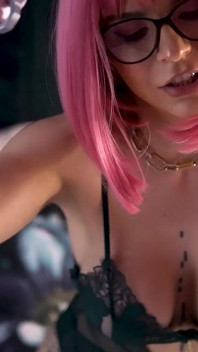Jerkaholic Loser: Crushed and Degraded by Alexa Creed