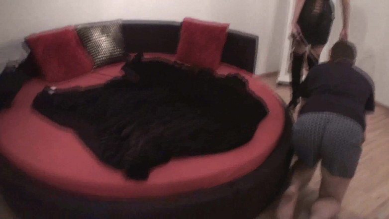 Femdom Austria: Pet play with a slave