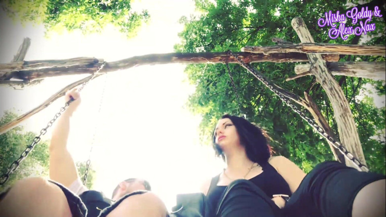 Goddess Misha Goldy: Bau kaki kotor kami di tempat yang sama