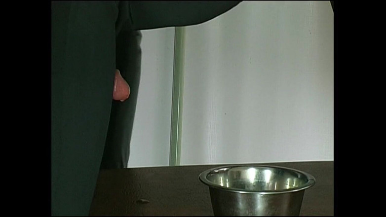 British Domination: Tolong menonton submisif saya mengongkek pepek palsu saya