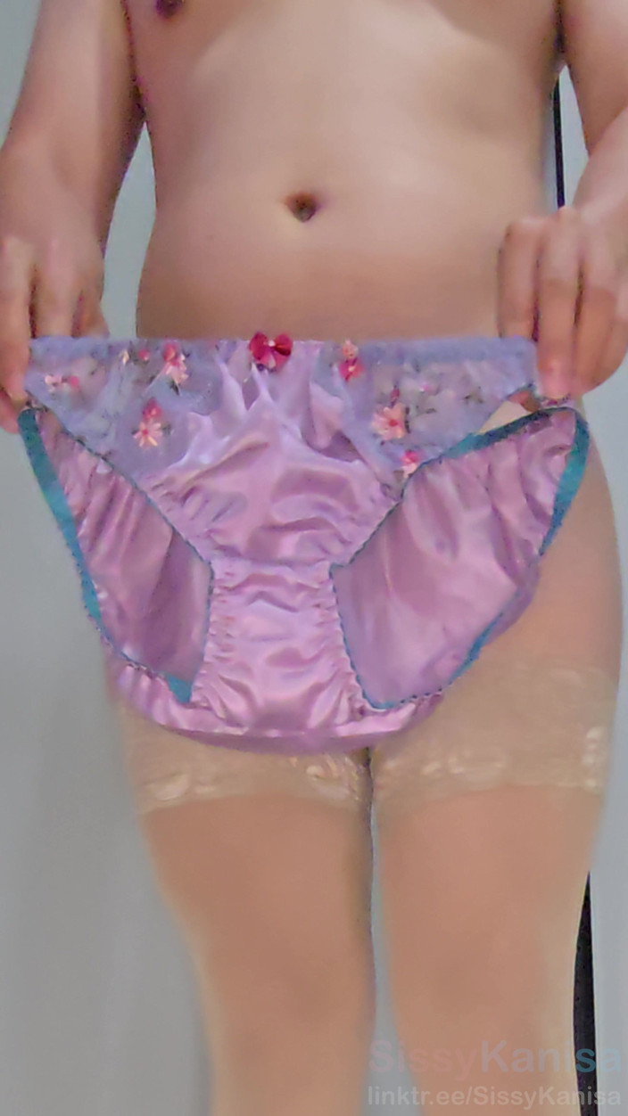 SissyKanisa: Sissy Kanisa's Fitting Room: Experimente novas calcinhas, arco vermelho roxo...