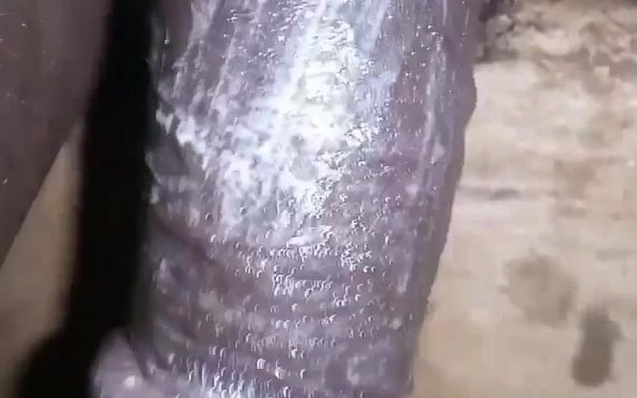 bigBlackie699: 20 साल का पुराना अफ्रीकी लड़का बड़े लंड के साथ गोरी चूत के लिए अपने बड़े काले लंड वाला राक्षस खेल रहा है