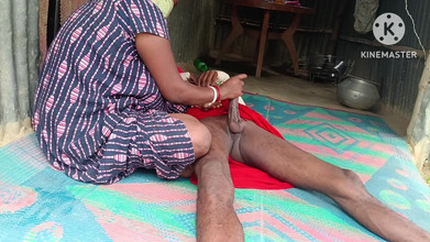 Nenika: Desi Bhabhi applicerade olja på penis