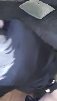 Hubená děvka miluje sát velkého ptáka