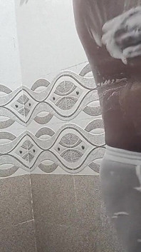 Pancutan mani di bilik mandi