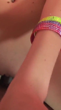 Porno interracial avec Haley Young, une brune coquine de 18 ans tatouée aux cheveux veut une grosse bite noire et avale du sperme