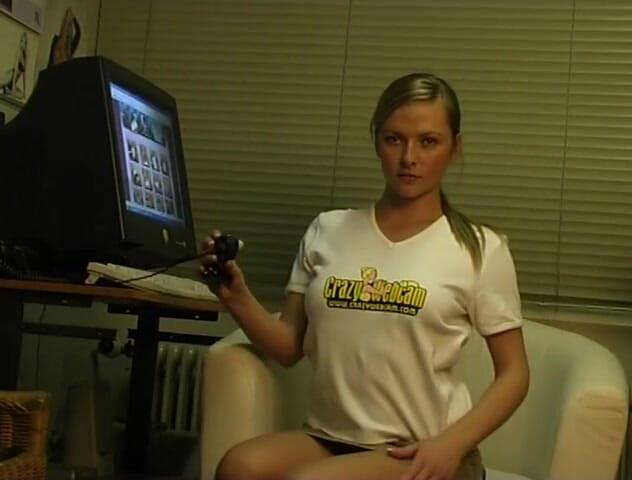 Flash Model Amateurs: Heißes blondes teen spielt mit ihrer webcam